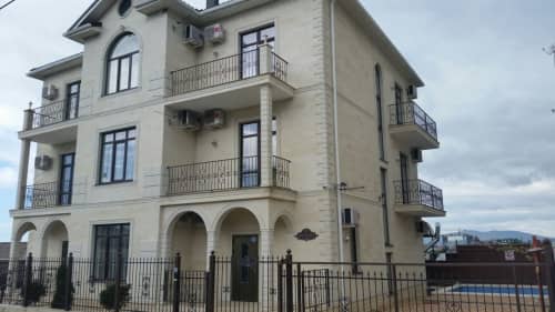 Купить Дагестанский камень Камень Юг каралапко белый 350х750х25 мм для наружной отделки дома по низкой цене