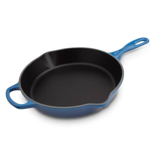 Купить Сковорода Le Creuset с желобом чугунная, эмалированная, синяя, 26 см по низкой цене