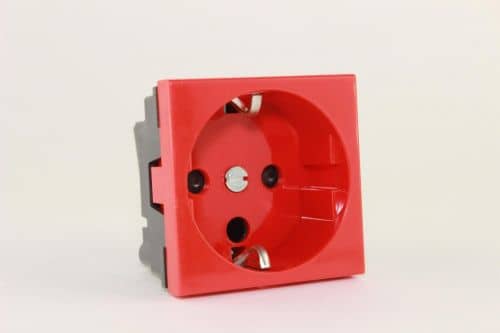 Купить Розетка Legrand Mosaic 2К+З с механической блокировкой красная по низкой цене