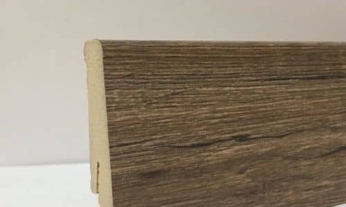 Деревянный, металлический, пластиковый напольный плинтус.