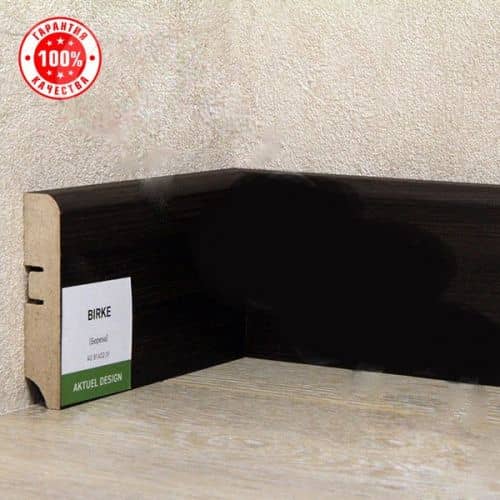 Деревянный, металлический, пластиковый напольный плинтус.