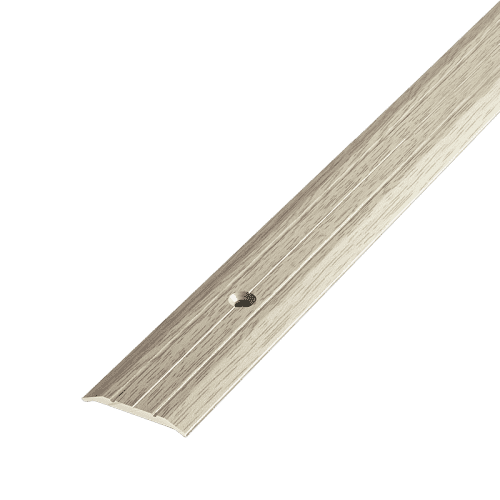 Деревянный, металлический, пластиковый напольный плинтус.