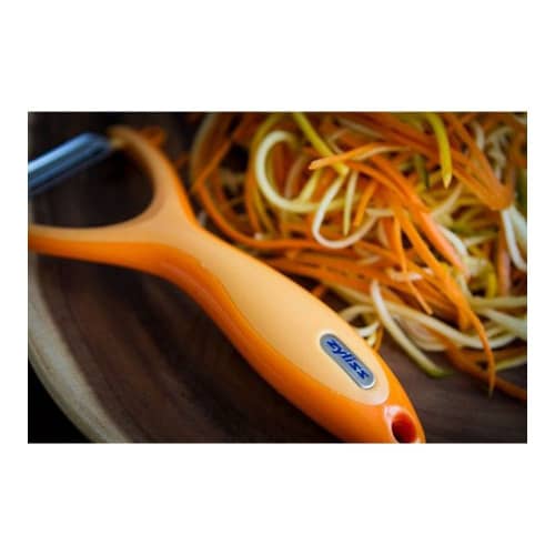 Купить Овощечистка для нарезки соломки Zyliss, цвет оранжевый по низкой цене