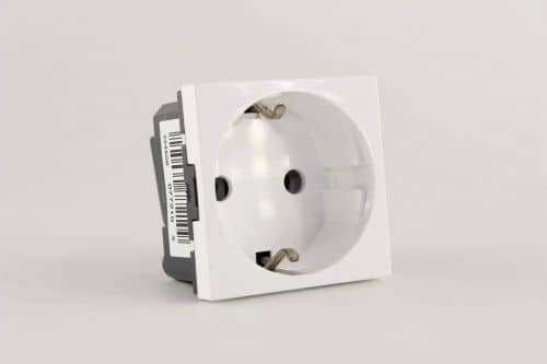 Купить Розетка Legrand Mosaic 2К+З с заземлением белая по низкой цене