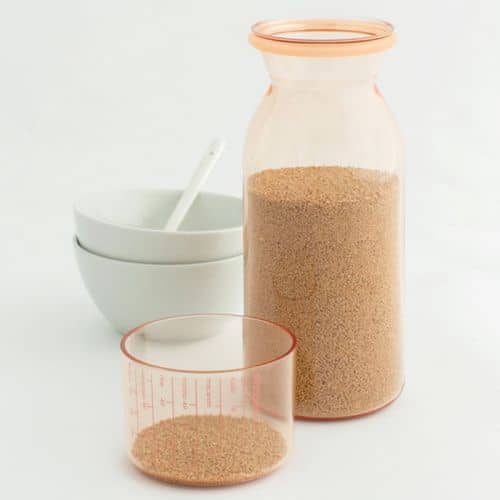 Купить Банка Brabantia пластиковая, с мерным стаканом, розовый 1,3 л по низкой цене