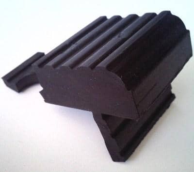 Деревянный, металлический, пластиковый напольный плинтус.